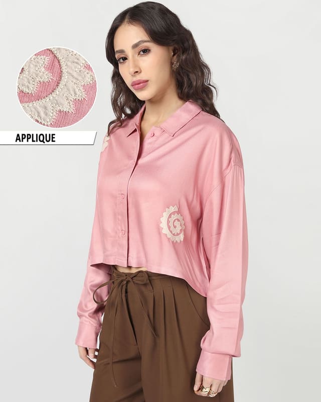 Bewakoof Onion Pink oversized crop shirt close-up showing the spread collar, tonal buttons and cream floral applique on the shoulder