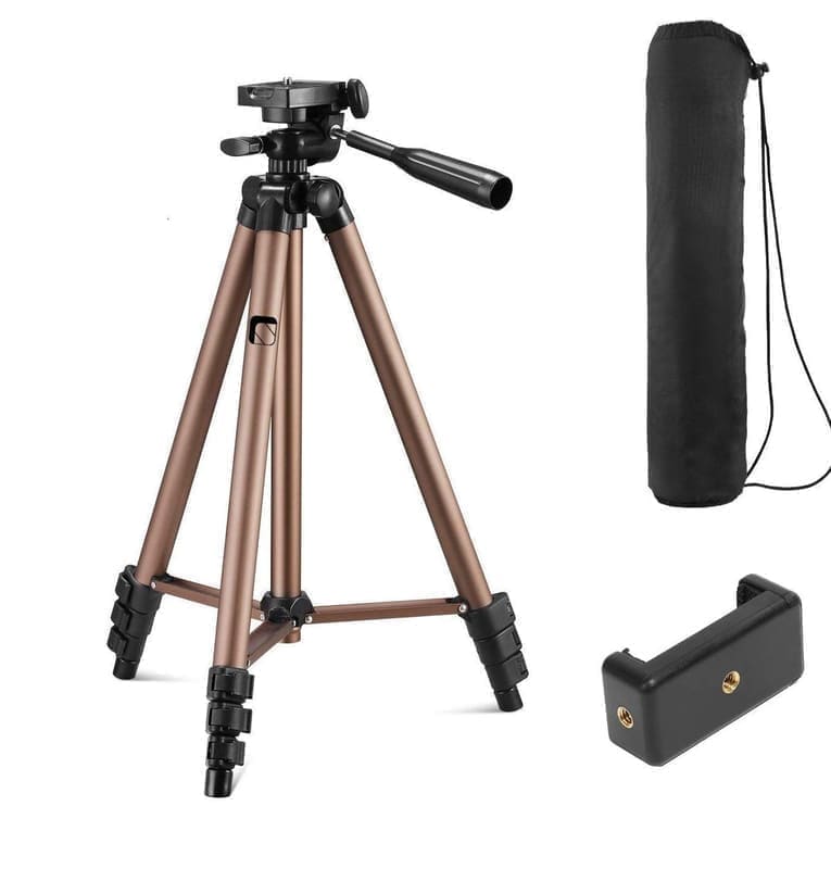 Syvo WT 3130 Aluminum Tripod fully extended to 133 cm with universal phone holder mounted, 3-way pan-tilt head, and bubble level on the platform